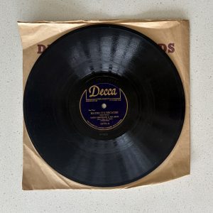 Louis Armstrong Maybe It's Because / I'll Keep The Lovelight Burning Shellac 78 RPM (24571)